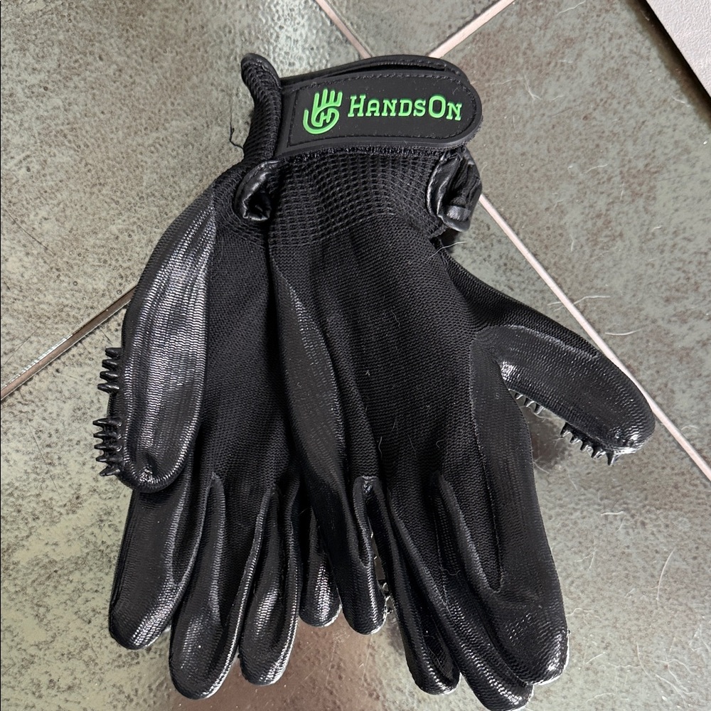 Black Dog Grooming Gloves